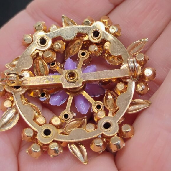 Vintage 1960s Lavender Purple Enamel 3D Flower Brooch w/AB Rhinestones Gold Tone - Picture 4 of 6